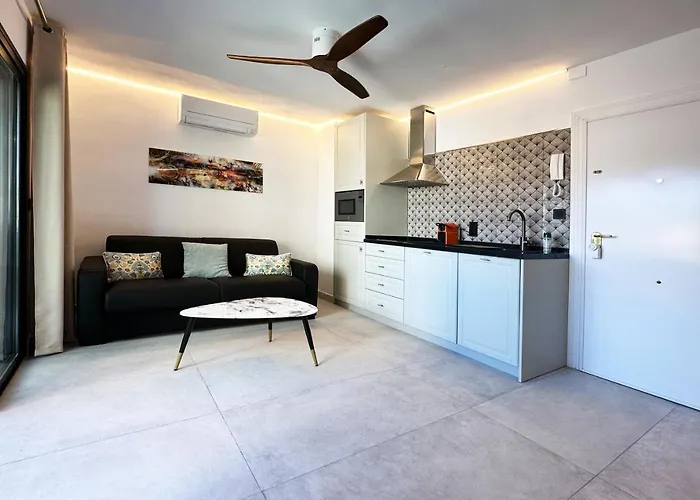 Garvey - Only Adults Apartment *