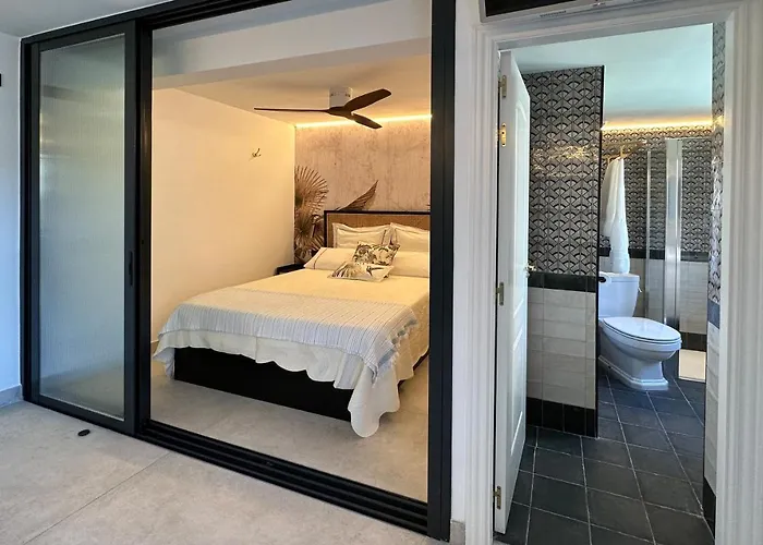 Garvey - Only Adults * Torremolinos